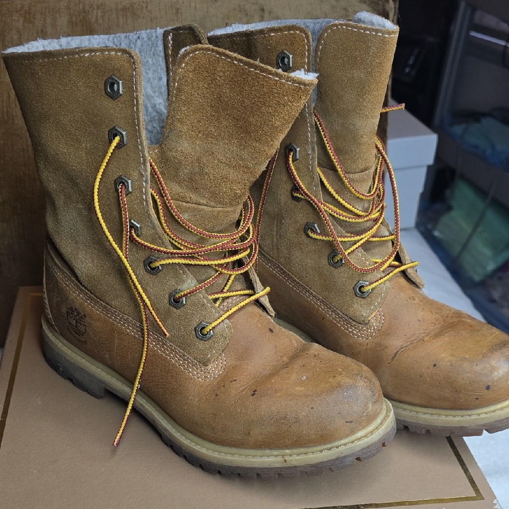 Timberland Tan Leather Boots with Yellow Laces